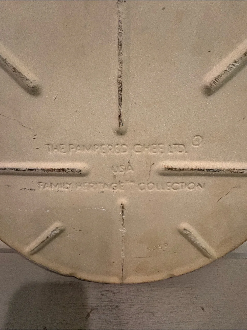 Pampered chef Family Heritage 13” Pizza Baking Stone.